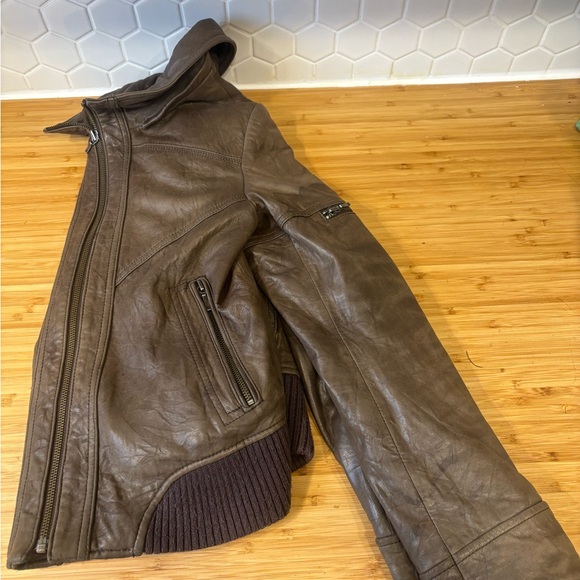 Danier Brown Leather Jacket with Paisley Lining - Picture 3 of 4